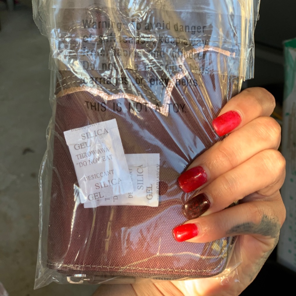 Ladies Wallets - Picture 2 of 3